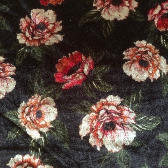 Torrid Sz 5 Floral Print Velvet Off Shoulder Bell Sleeve Top - Picture 6 of 8